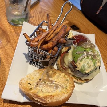 Coveleigh Club - Avocado burger - Tennis Near Me - Rye, New York Coveleigh Club - Avocado burger - Tennis Near Me - Rye, New York