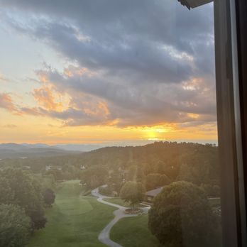 Vue 1913 - Sunset view - American Near Me - Asheville, North Carolina Vue 1913 - Sunset view - American Near Me - Asheville, North Carolina