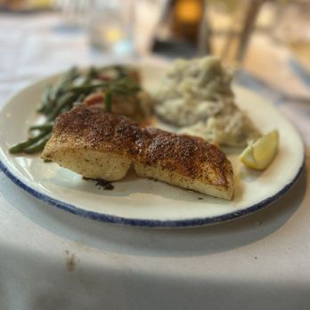 Landry's Seafood House - Chilean Seabass with mashed potatoes and vegetables - Seafood Near Me - Orlando, Florida Landry's Seafood House - Chilean Seabass with mashed potatoes and vegetables - Seafood Near Me - Orlando, Florida