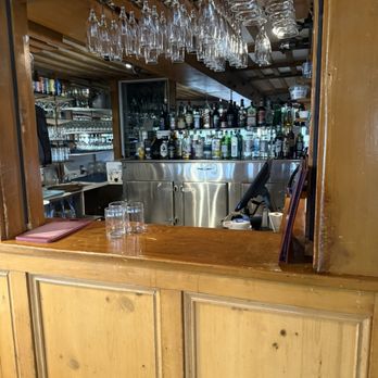 Auberge Baker - The bar - French Near Me - Château-Richer, Quebec