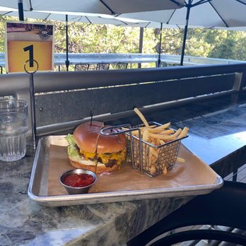 Idyllwild Brewpub - Classic Cheeseburger - Brewpubs Near Me - Idyllwild, California