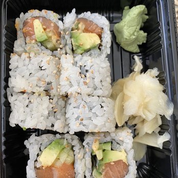 MOMO Sushi - Spicy salmon roll - Sushi Bars Near Me - Mill Creek, Washington MOMO Sushi - Spicy salmon roll - Sushi Bars Near Me - Mill Creek, Washington