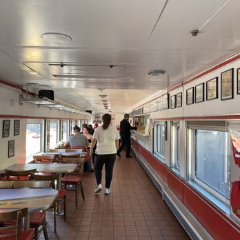 Carney's Restaurant - Interior - Burgers Near Me - Los Angeles, California
