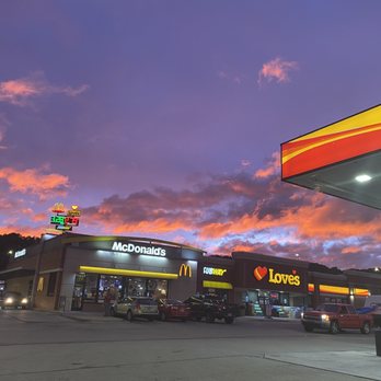 Love's Travel Stop - Beautiful sunset - Gas Stations Near Me - Jasper, Tennessee