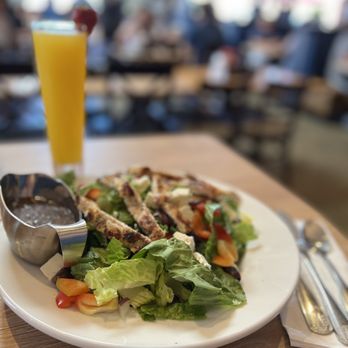 Broken Yolk Cafe - Greek Salad w Grilled Chicken - Breakfast & Brunch Near Me - Santee, California