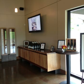 WillaKenzie Estate - Tasting room - Wineries Near Me - Yamhill, Oregon