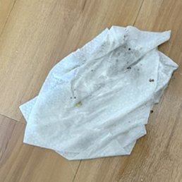 Dirty floor, they threw way the trash so I couldn't take a photo of the first cleaning wipes that were completely black Dirty floor, they threw way the trash so I couldn't take a photo of the first cleaning wipes that were completely black