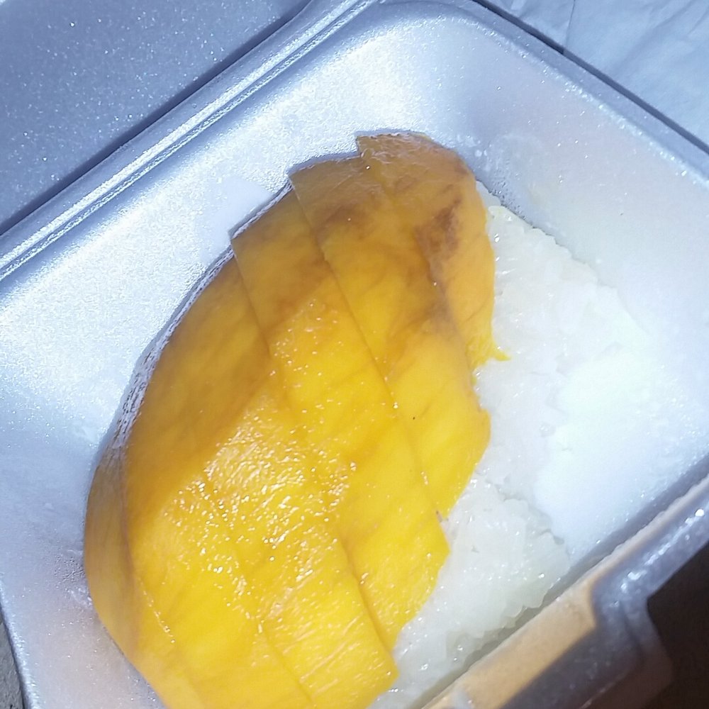 Thai Basil - Sticky rice and mango dessert - Thai Near Me - Madison, Wisconsin Thai Basil - Sticky rice and mango dessert - Thai Near Me - Madison, Wisconsin