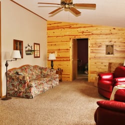 Pine Terrace Resort - With 7 bedrooms and two fully equipped kitchens, Cabin 13's 4000sqft. offers plenty of space all the family. Sleeps up to 30 people.
