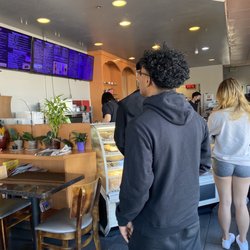 Frodo Joe's Coffee & Tea - Long line!
