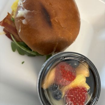 Courtyard by Marriott Paducah - Breakfast sandwich - Hotels Near Me - Paducah, Kentucky Courtyard by Marriott Paducah - Breakfast sandwich - Hotels Near Me - Paducah, Kentucky