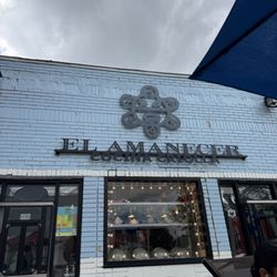 El Amanecer - Store front