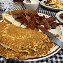Rath's Cafe - Pancakes and bacon