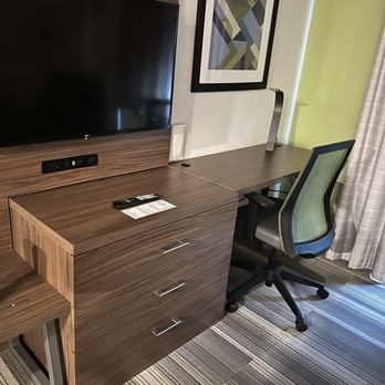Hampton Inn & Suites Lavonia - Tv, storage and desk - Hotels Near Me - Lavonia, Georgia Hampton Inn & Suites Lavonia - Tv, storage and desk - Hotels Near Me - Lavonia, Georgia