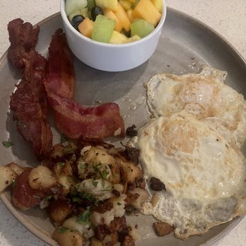 Library Restaurant & Lounge - A complete and delicious breakfast. - Bars Near Me - Nashville, Tennessee