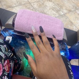 Matte black nails : By Ken