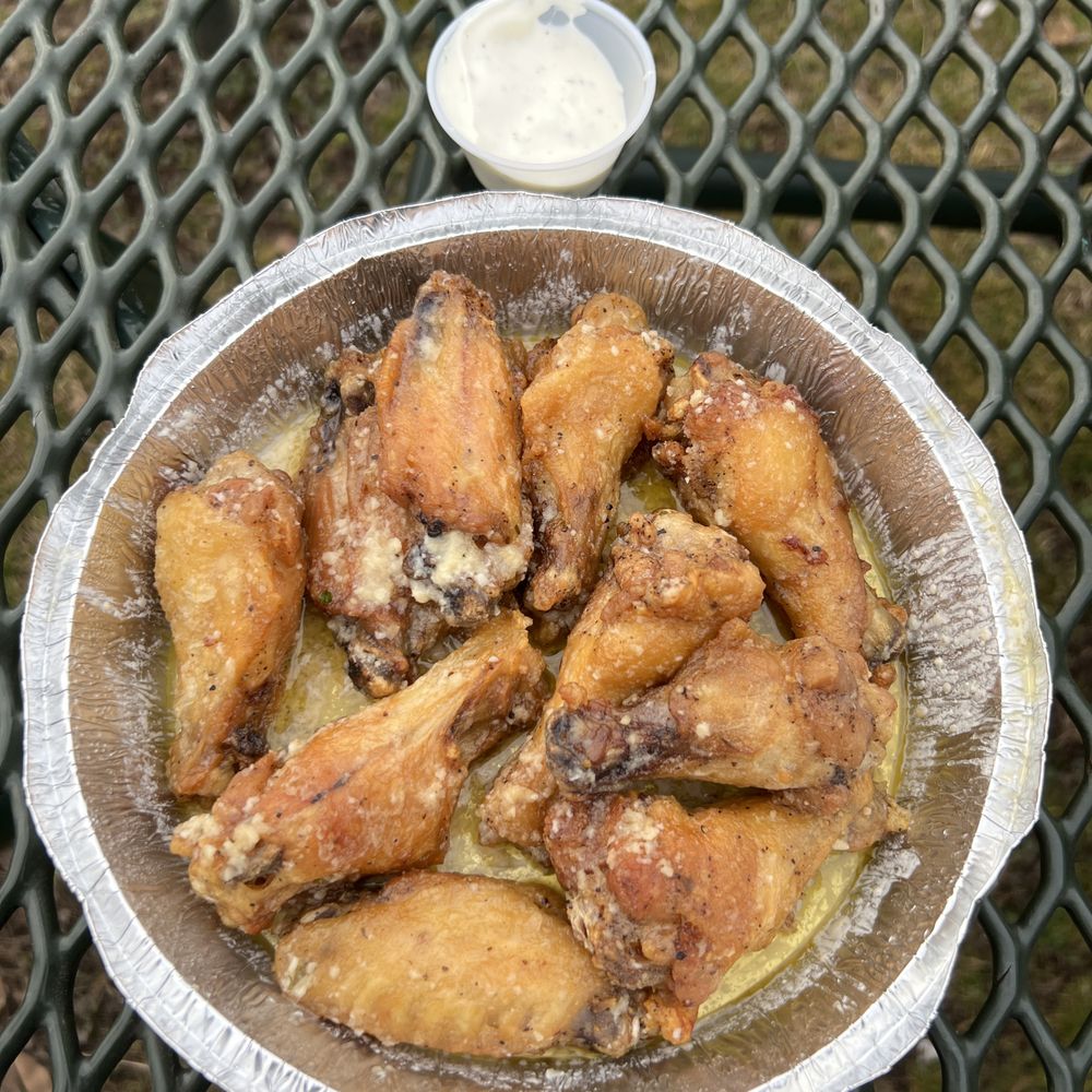 10 Garlic Parmesan Wings (~$23 combo including pizza) 10 Garlic Parmesan Wings (~$23 combo including pizza)