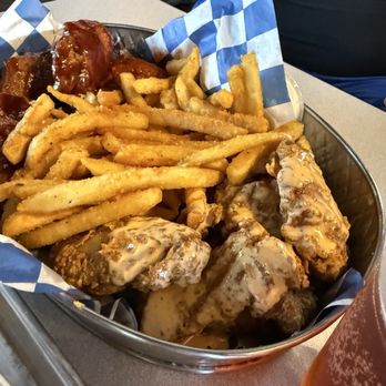 TaterQue - 10 wrong basket with extra fries - Barbeque Near Me - Pflugerville, Texas