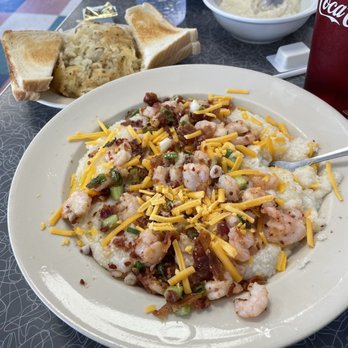 Grits Grill - Shrimp and grits with cheese (it makes a difference!) - American Near Me - Nags Head, North Carolina