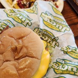 Jucys Hamburgers - Good stuff