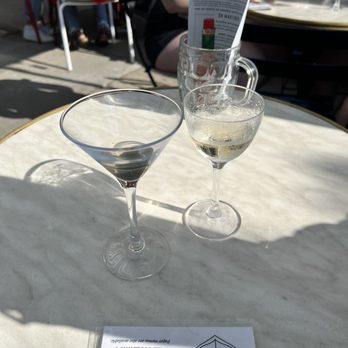 Queen Mary Tavern - $8 happy hour martini , $14 Cava wine - Cocktail Bars Near Me - Chicago, Illinois Queen Mary Tavern - $8 happy hour martini , $14 Cava wine - Cocktail Bars Near Me - Chicago, Illinois