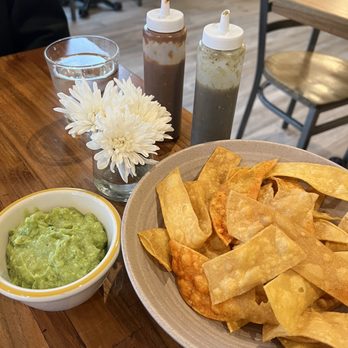 Mercado 925 - Guacamole and chips - Mexican Near Me - Berkeley, California