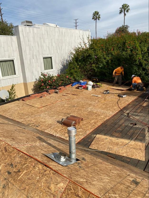 Slide of Expert Roofing Contractors