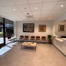 Paloma Medical Group - Laguna Hills - Front waiting room