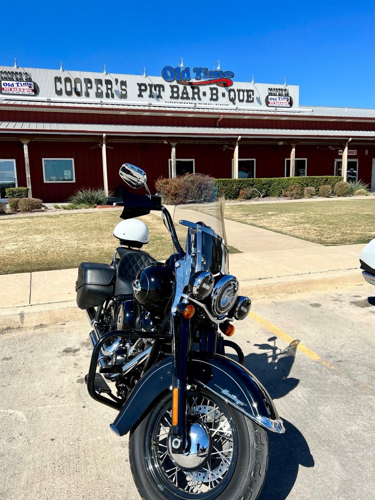 Cooper's Old Time Pit Bar-B-Que