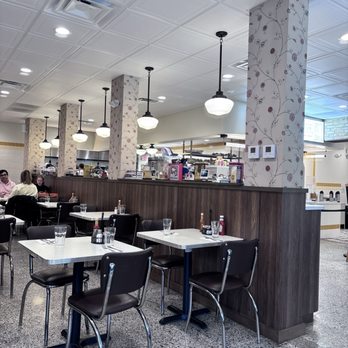 Mensch's Deli - Delis Near Me - Evanston, Illinois