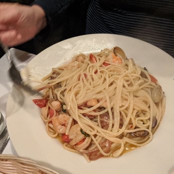 Salvatore Ristorante - linguine alle vongole $17.50 (3.5/5 stars) clams, garlic, olive oil and white wine - Italian Near Me - Seattle, Washington Salvatore Ristorante - linguine alle vongole $17.50 (3.5/5 stars) clams, garlic, olive oil and white wine - Italian Near Me - Seattle, Washington
