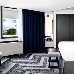 The Brock Niagara Falls Fallsview, Tapestry by Hilton - Guest room