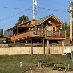 Golden Eagle RV Park - Little cabin rentals