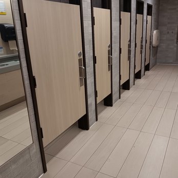 Love's Travel Stop - Ladies room - Gas Stations Near Me - Buckeye, Arizona