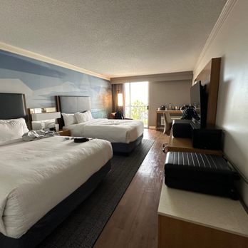 Courtyard by Marriott Long Beach Downtown - Hotels Near Me - Long Beach, California