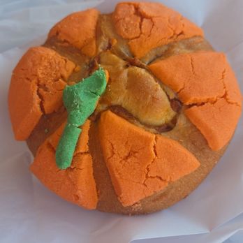 Conchas Cafe Bakery - Pumpkin concha - Bakeries Near Me - Humble, Texas