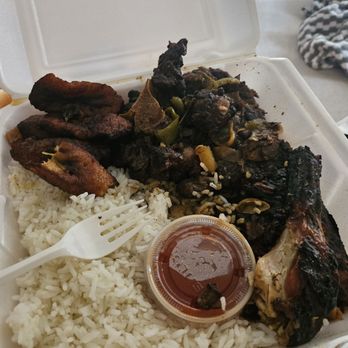 Real Real Jamaica - Oxtail combo jerk chicken with plantain and rice - Caribbean Near Me - San Antonio, Texas Real Real Jamaica - Oxtail combo jerk chicken with plantain and rice - Caribbean Near Me - San Antonio, Texas