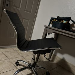 Red Roof - Bellflower - Chair was doing the stanky leg broken asl
