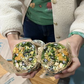 Chopt Creative Salad Co. - Chicken Tinga Wrap (substitute avocado for sweet potato and jalapeño) - Vegetarian Near Me - Washington, DC, District of Columbia