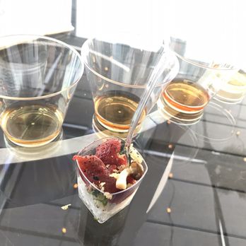 The Green Room - Whiskey flight with Tuna tartar - Cocktail Bars Near Me - Burbank, California The Green Room - Whiskey flight with Tuna tartar - Cocktail Bars Near Me - Burbank, California