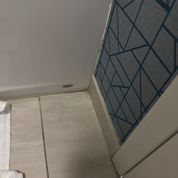 Homewood Suites by Hilton Schenectady - Unclean bathroom - Hotels Near Me - Schenectady, New York