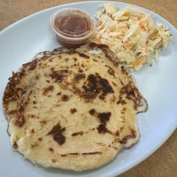 Pupusa- frijol con queso Pupusa- frijol con queso