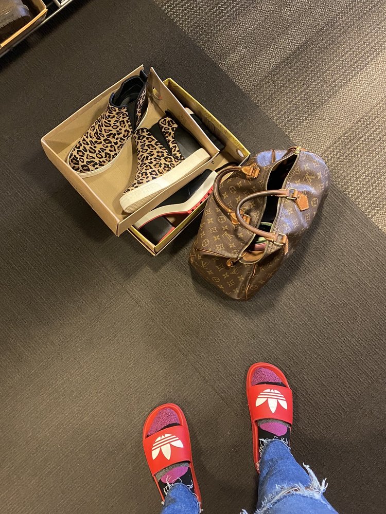 DSW DESIGNER SHOE WAREHOUSE Updated October 2024 37 Photos & 12
