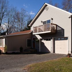 The Loft At 12 Clara - Private parking and entrance, beautiful views