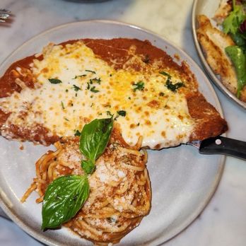Botte - Ditmars - Pollo alla Parmigiana - Italian Near Me - Astoria, New York Botte - Ditmars - Pollo alla Parmigiana - Italian Near Me - Astoria, New York