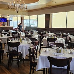Rosebud Naperville - Nice interior dining area