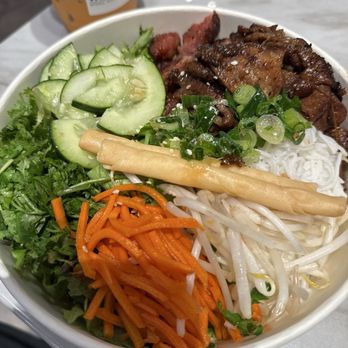 Wrap n’ Roll - Noodle bowl - Vietnamese Near Me - Clackamas, Oregon Wrap n’ Roll - Noodle bowl - Vietnamese Near Me - Clackamas, Oregon