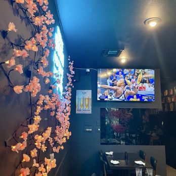 Kaiki Sushi - Relaxed, playful vibe - Sushi Bars Near Me - Van Nuys, California