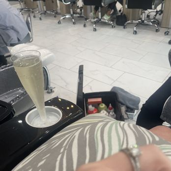 Elegant Nails & Spa - Drinks served while getting service - Nail Salons Near Me - Houston, Texas
