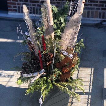 Fresh Thyme Market - Greeted by a festive planter! - Grocery Near Me - Saint Louis, Missouri